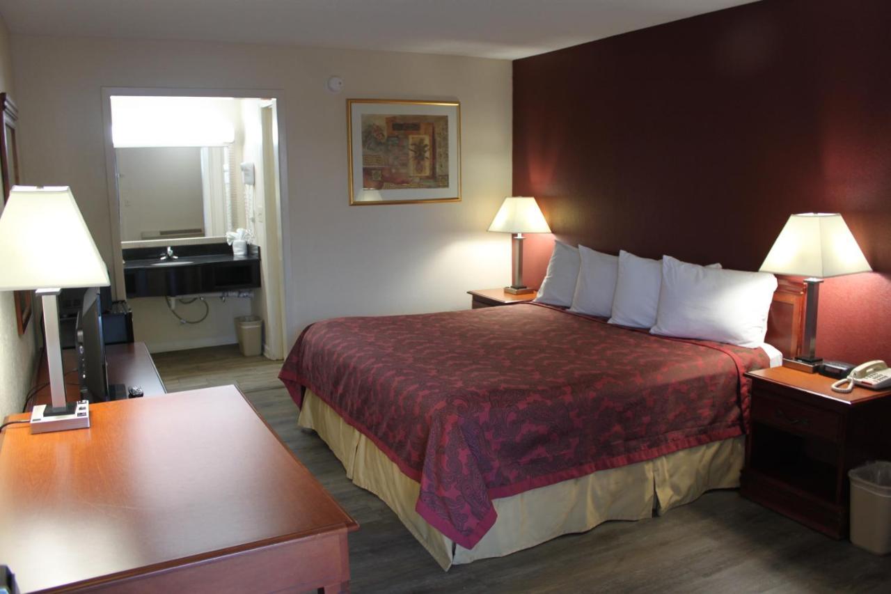 Travel Inn Of Buford Exteriér fotografie