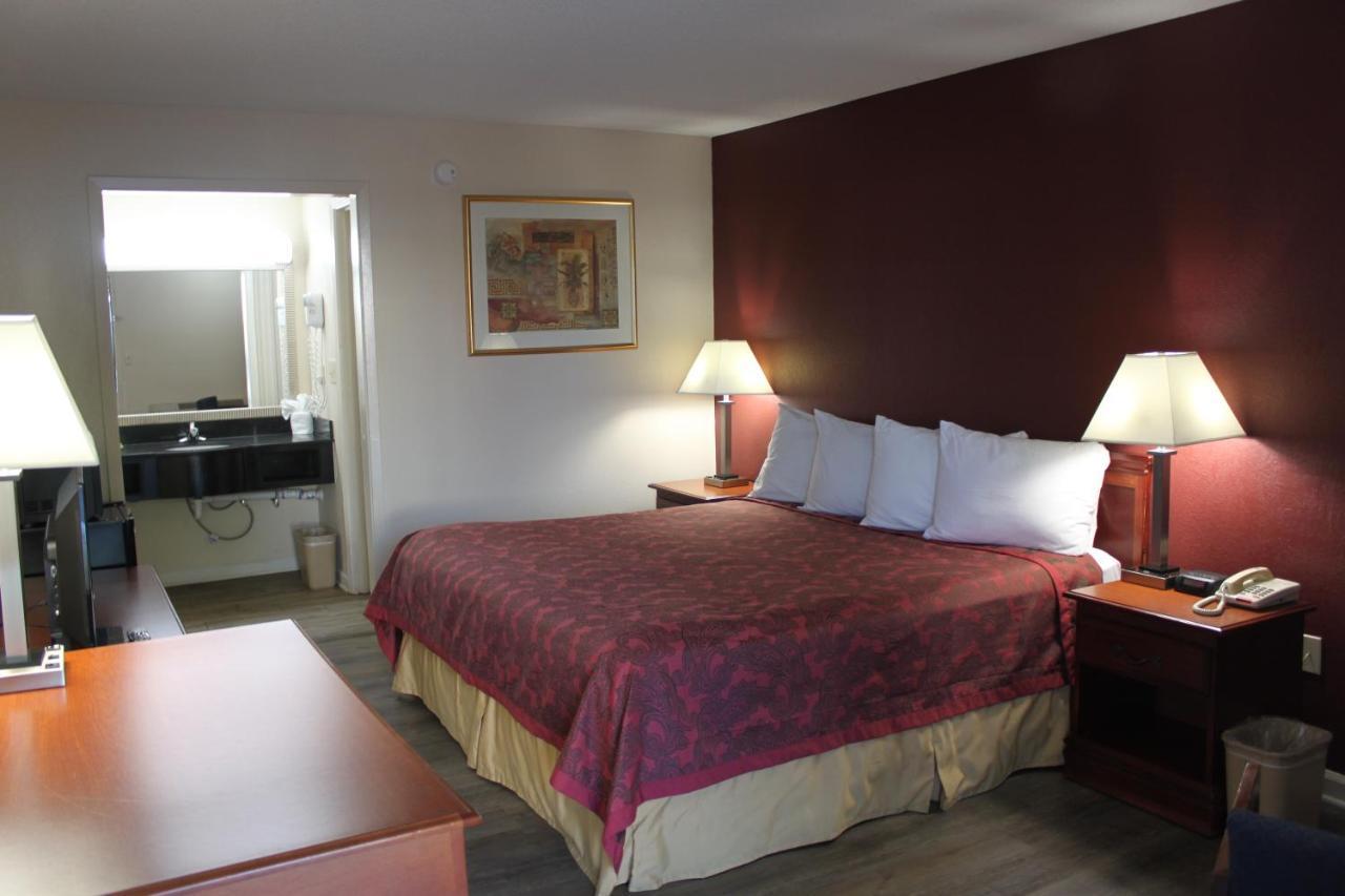 Travel Inn Of Buford Exteriér fotografie